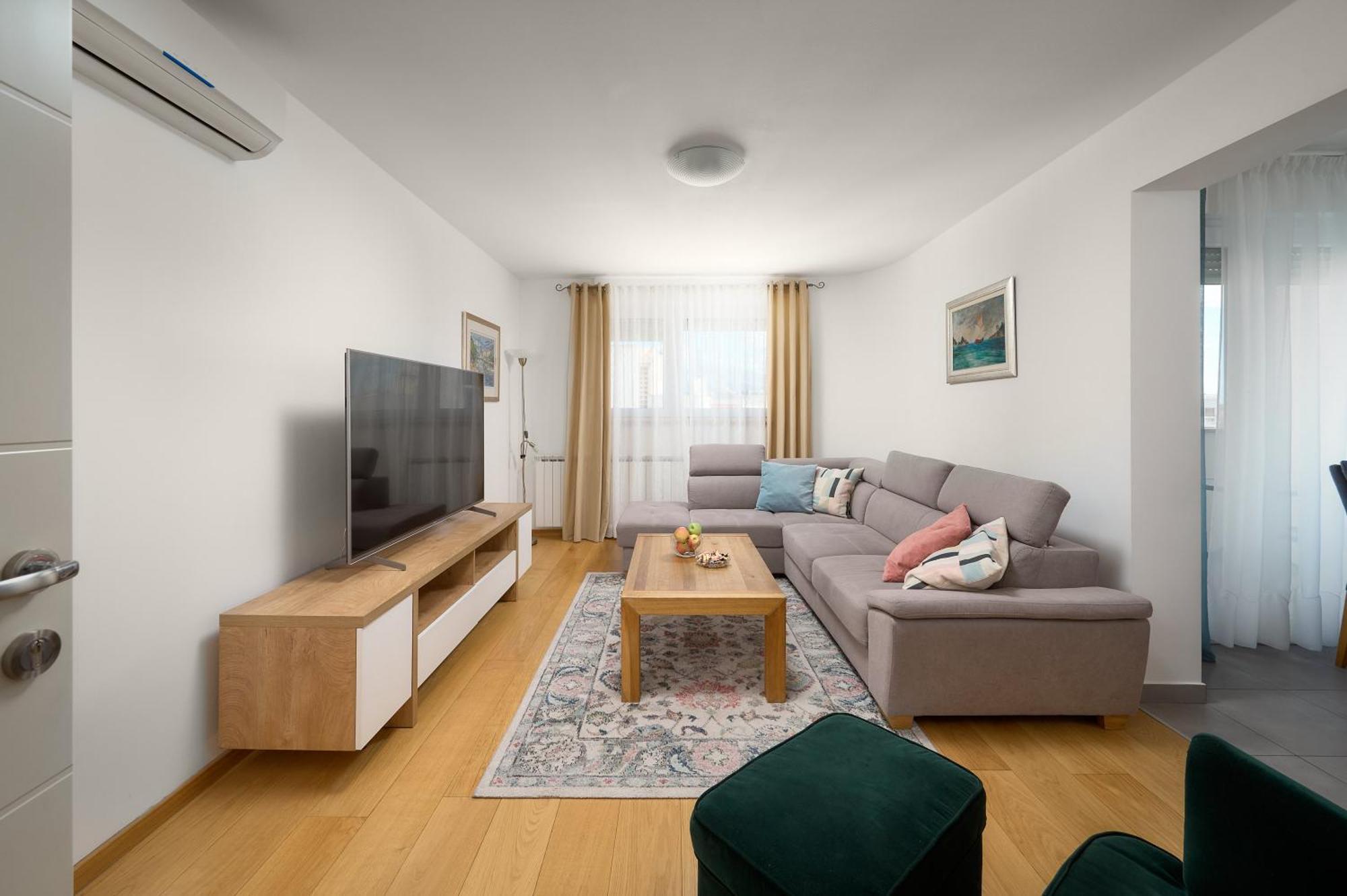 Comfortable Apartment Split Exterior photo
