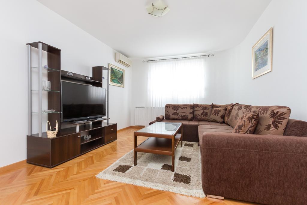 Comfortable Apartment Split Room photo